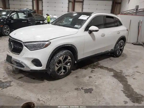 W1NKM5GB2TF433301 2026 MERCEDES-BENZ GLC - Image 2