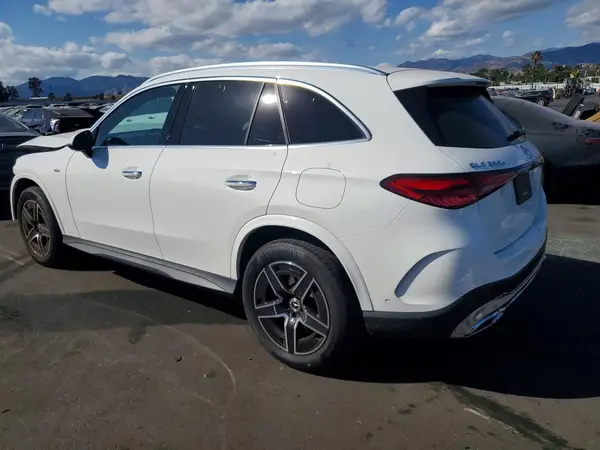 W1NKM5GB8SU096451 2025 MERCEDES-BENZ GLC - Image 2