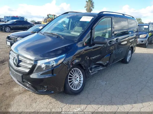 W1WV0FEY0P4331143 2023 MERCEDES-BENZ METRIS - Image 2