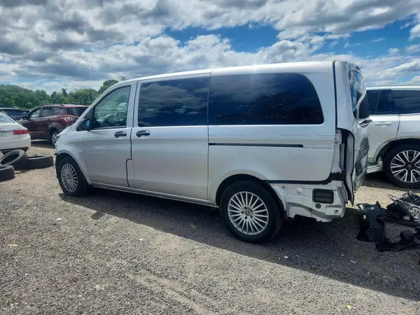 W1WV0FEY9M3913078 2021 MERCEDES-BENZ METRIS - Image 2
