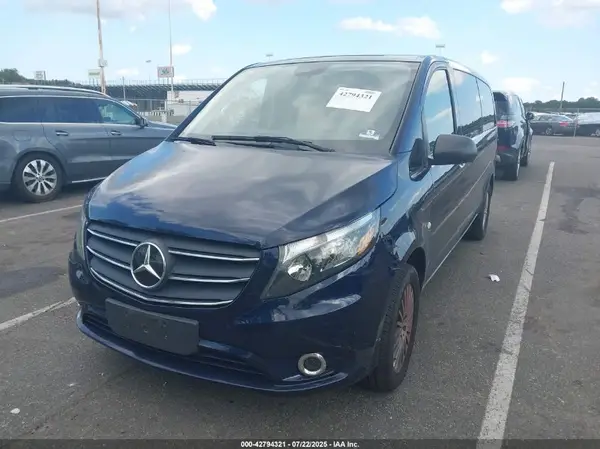 W1XV0CEY2M3905320 2021 MERCEDES-BENZ METRIS - Image 2