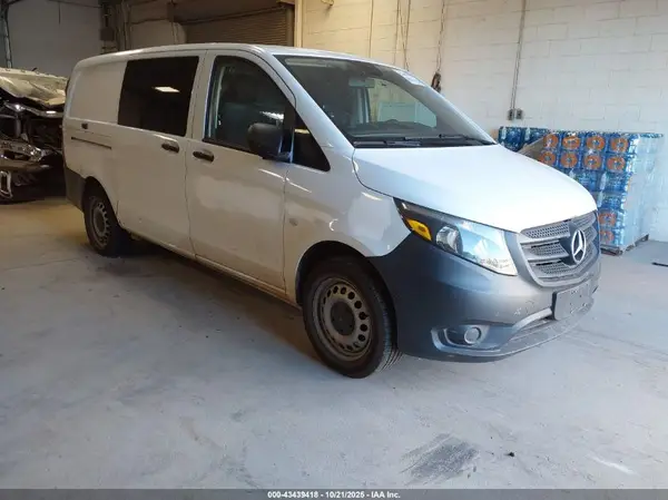 W1YV0BEY2N3964584 2022 MERCEDES-BENZ METRIS - Image 1