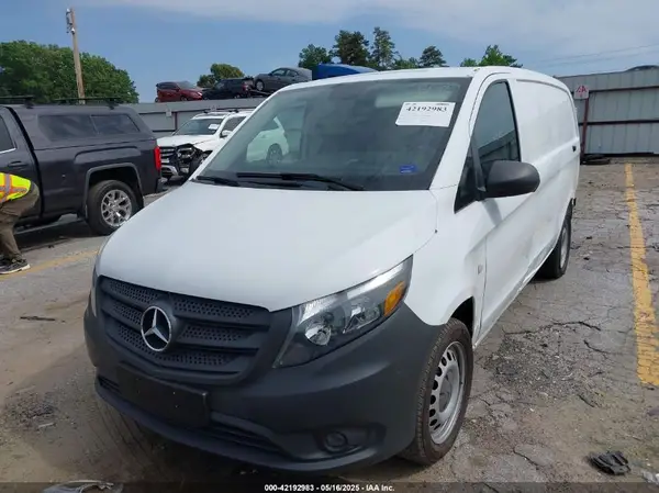 W1YV0BEY3L3725672 2020 MERCEDES-BENZ METRIS - Image 2