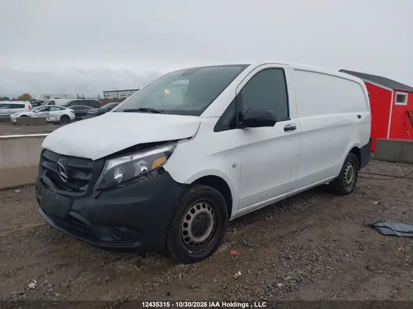 W1YV0BEY3M3834764 2021 MERCEDES-BENZ METRIS - Image 2