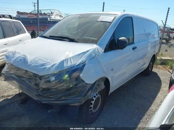 W1YV0BEY3M3947064 2021 MERCEDES-BENZ METRIS - Image 2