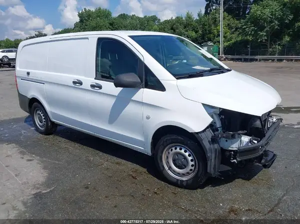 W1YV0BEY4M3866526 2021 MERCEDES-BENZ METRIS - Image 1