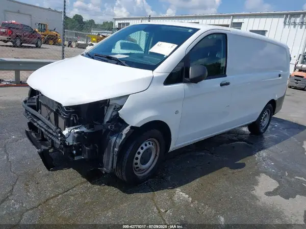 W1YV0BEY4M3866526 2021 MERCEDES-BENZ METRIS - Image 2