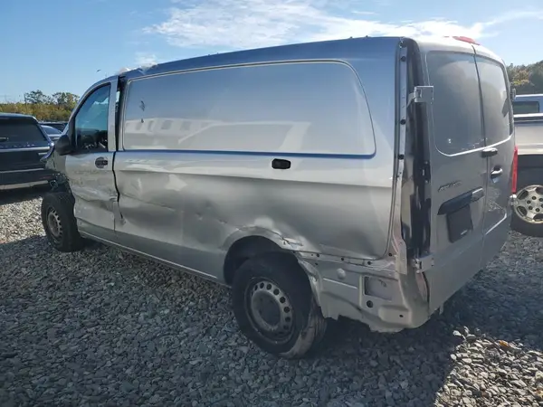 W1YV0BEY6M3768520 2021 MERCEDES-BENZ METRIS - Image 2