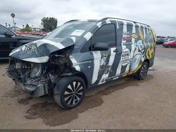 W1YV0BEY6N4149945 2022 MERCEDES-BENZ METRIS - Image 2