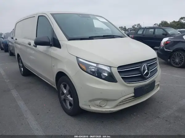 W1YV0BEY7N4153194 2022 MERCEDES-BENZ METRIS - Image 1