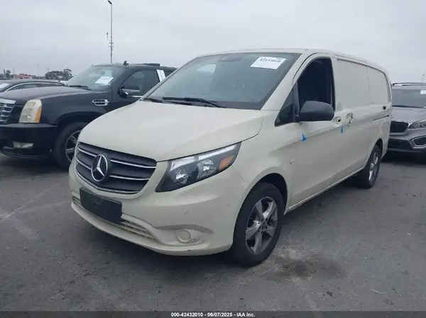 W1YV0BEY7N4153194 2022 MERCEDES-BENZ METRIS - Image 2