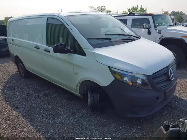 W1YV0BEY7P4220122 2023 MERCEDES-BENZ METRIS - Image 1