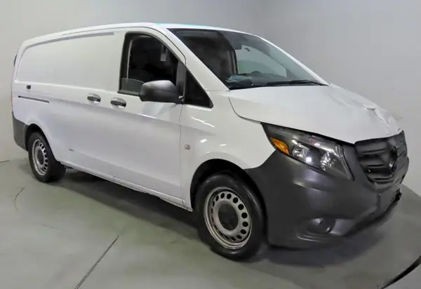W1YV0BEY7P4225028 2023 MERCEDES-BENZ METRIS - Image 1