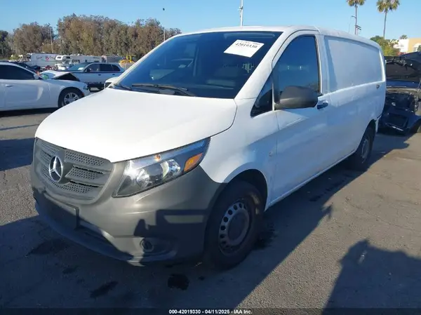 W1YV0BEY8N3960426 2022 MERCEDES-BENZ METRIS - Image 2