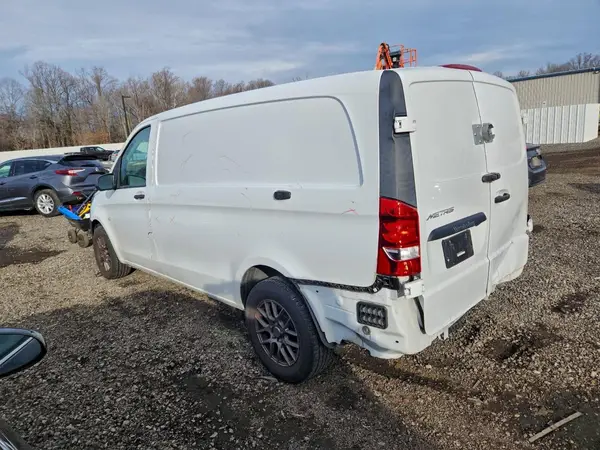 W1YV0BEY9M3863444 2021 MERCEDES-BENZ METRIS - Image 2