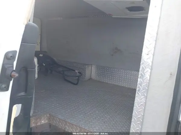 W1YV0CEY0L3687162 2020 MERCEDES-BENZ METRIS - Image 8