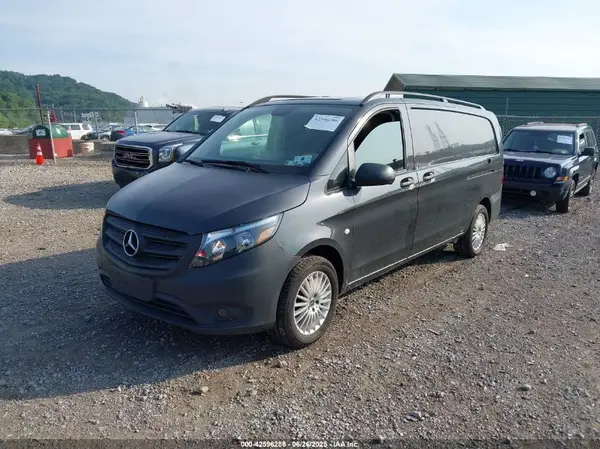 W1YV0CEY2M3913283 2021 MERCEDES-BENZ METRIS - Image 2