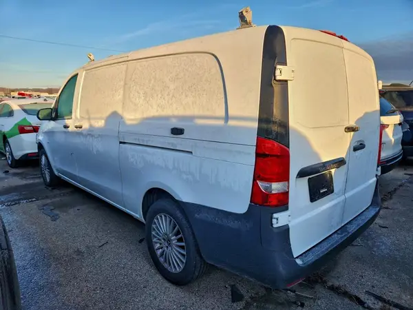 W1YV0CEY3M3944008 2021 MERCEDES-BENZ METRIS - Image 2