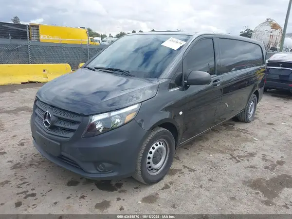 W1YV0CEY9M3875423 2021 MERCEDES-BENZ METRIS - Image 2