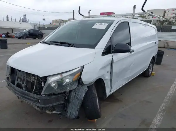 W1YV0CEYXL3685242 2020 MERCEDES-BENZ METRIS - Image 2