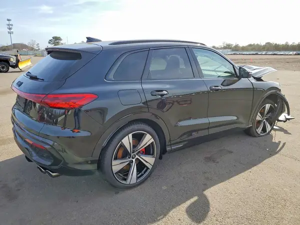WA125AGU0S2122397 2025 AUDI SQ5 - Image 2