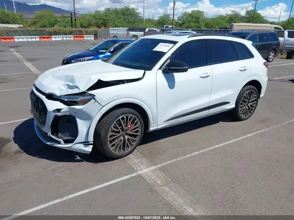 WA125AGU6S2022272 2025 AUDI SQ5 - Image 2