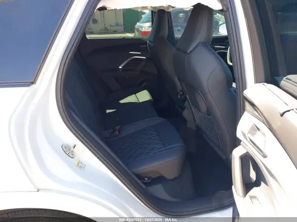 WA125AGU6S2022272 2025 AUDI SQ5 - Image 8