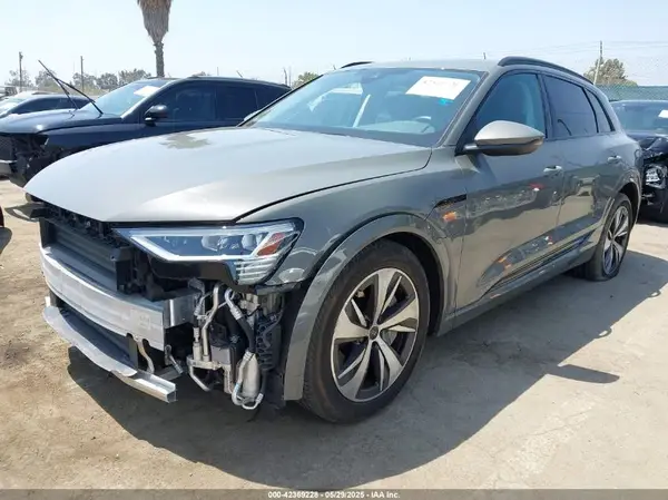 WA14AAGE0RB011467 2024 AUDI Q8 - Image 2