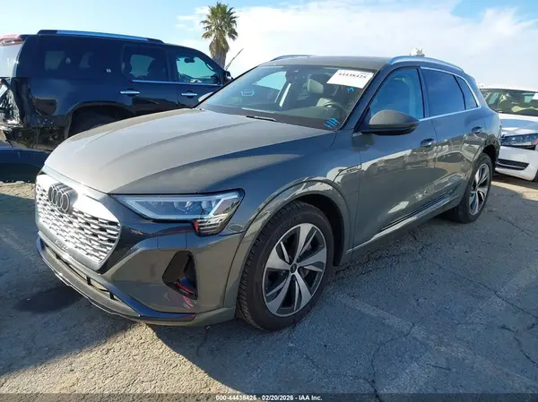WA14AAGE0RB015891 2024 AUDI Q8 - Image 2