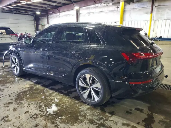 WA14AAGE1RB035129 2024 AUDI Q8 - Image 2