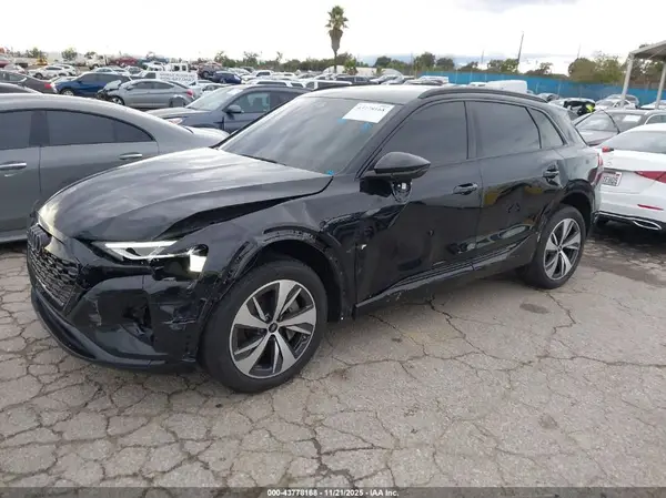 WA14AAGE1RB037477 2024 AUDI Q8 - Image 2