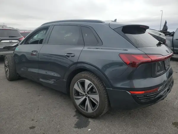 WA14AAGE1RB045899 2024 AUDI Q8 - Image 2