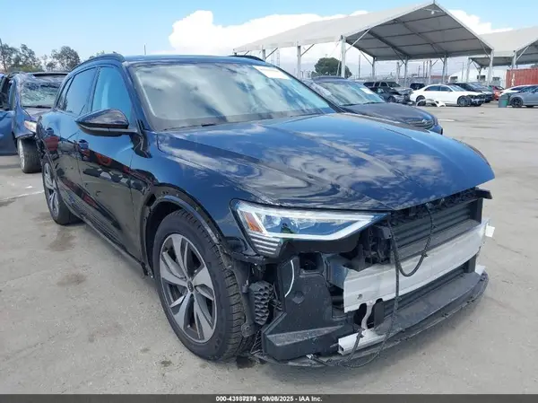 WA14AAGE1RB048401 2024 AUDI Q8 - Image 1