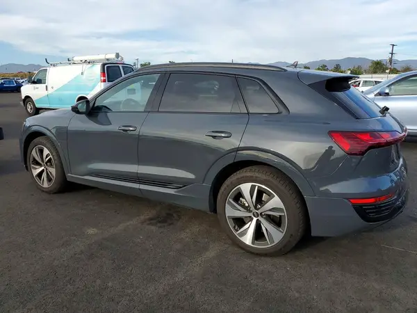 WA14AAGE2RB014502 2024 AUDI Q8 - Image 2