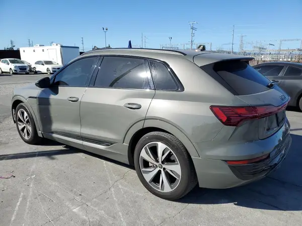 WA14AAGE4RB012976 2024 AUDI Q8 - Image 2