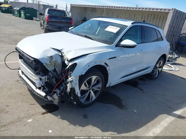 WA14AAGE5RB017121 2024 AUDI Q8 - Image 2