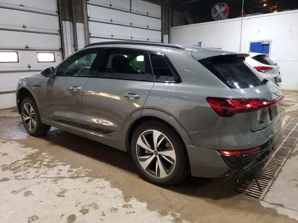 WA14AAGE5RB064682 2024 AUDI Q8 - Image 2