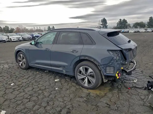 WA14AAGE6RB053237 2024 AUDI Q8 - Image 2