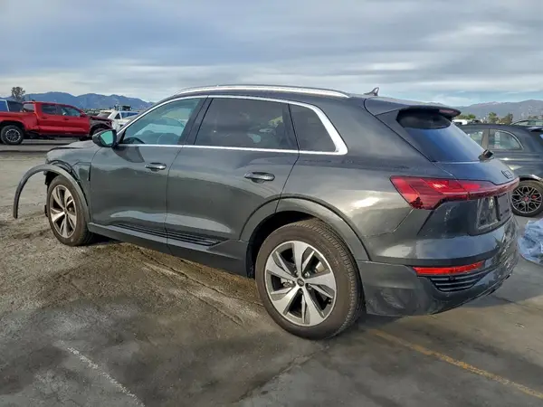 WA14AAGE7RB010767 2024 AUDI Q8 - Image 2