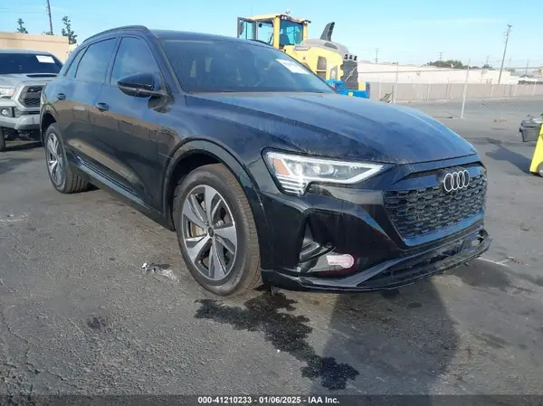 WA14AAGEXRB022718 2024 AUDI Q8 - Image 1