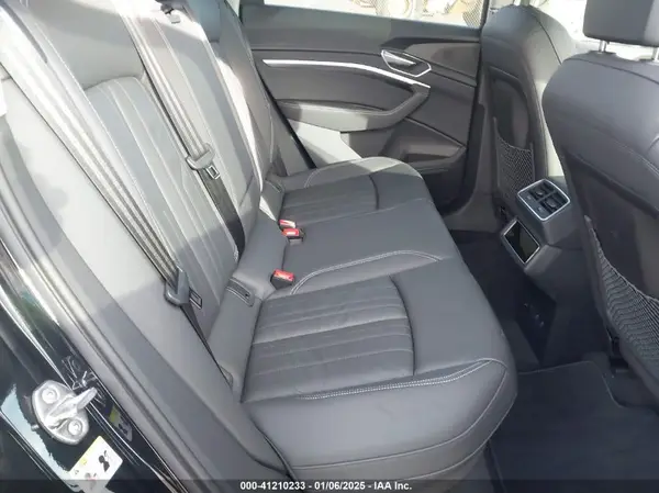 WA14AAGEXRB022718 2024 AUDI Q8 - Image 8