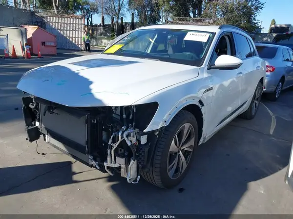 WA14AAGEXRB043049 2024 AUDI Q8 - Image 2