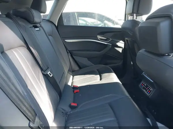 WA14AAGEXRB043049 2024 AUDI Q8 - Image 8