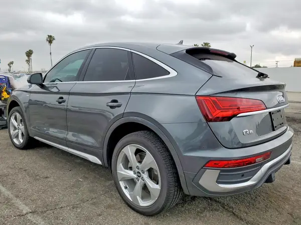 WA15AAFY6M2126180 2021 AUDI Q5 - Image 2
