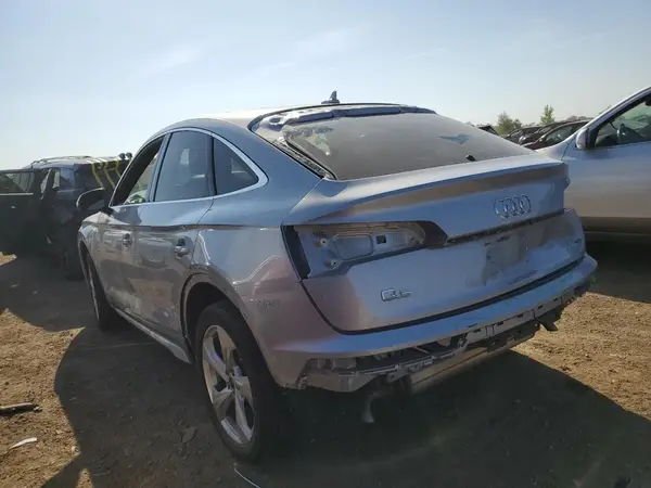 WA15AAFY7M2125040 2021 AUDI Q5 - Image 2