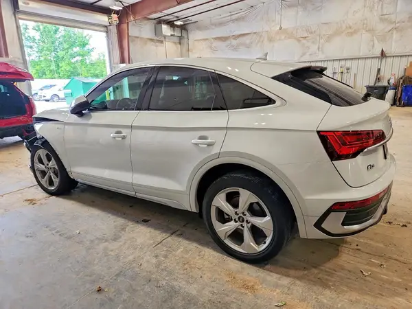 WA15AAFY7N2044086 2022 AUDI Q5 - Image 2