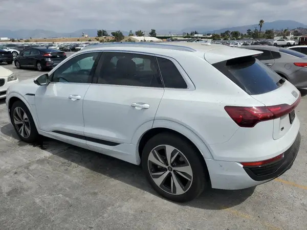 WA15AAGE0RB019024 2024 AUDI Q8 - Image 2