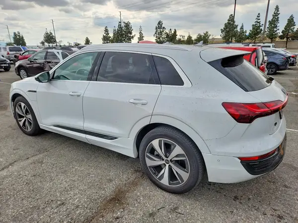 WA15AAGE0RB026412 2024 AUDI Q8 - Image 2
