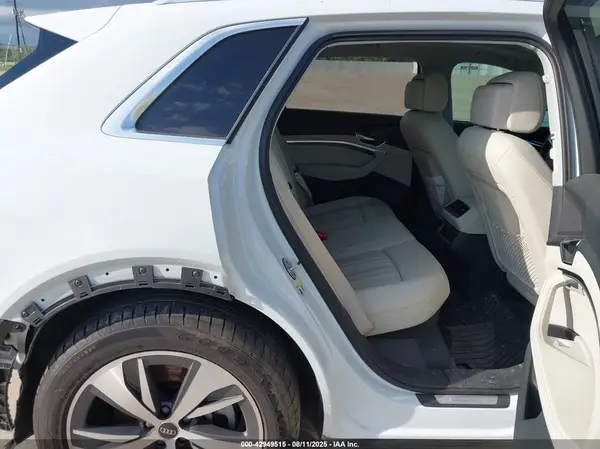 WA15AAGE0RB030430 2024 AUDI Q8 - Image 8