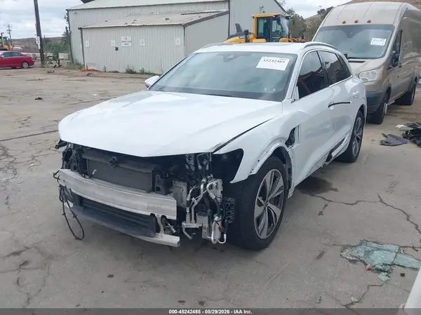 WA15AAGE0RB032226 2024 AUDI Q8 - Image 2